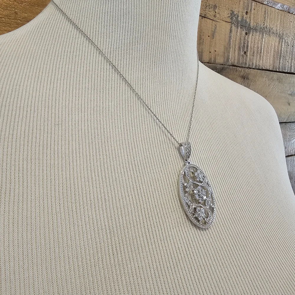 Sterling silver oval pendant with CZ flowers & leaves on sterling chain - Picture 3 of 7